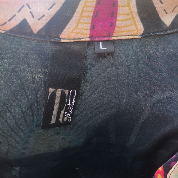 Gently used blouse mostly navy - Picture 5 of 6